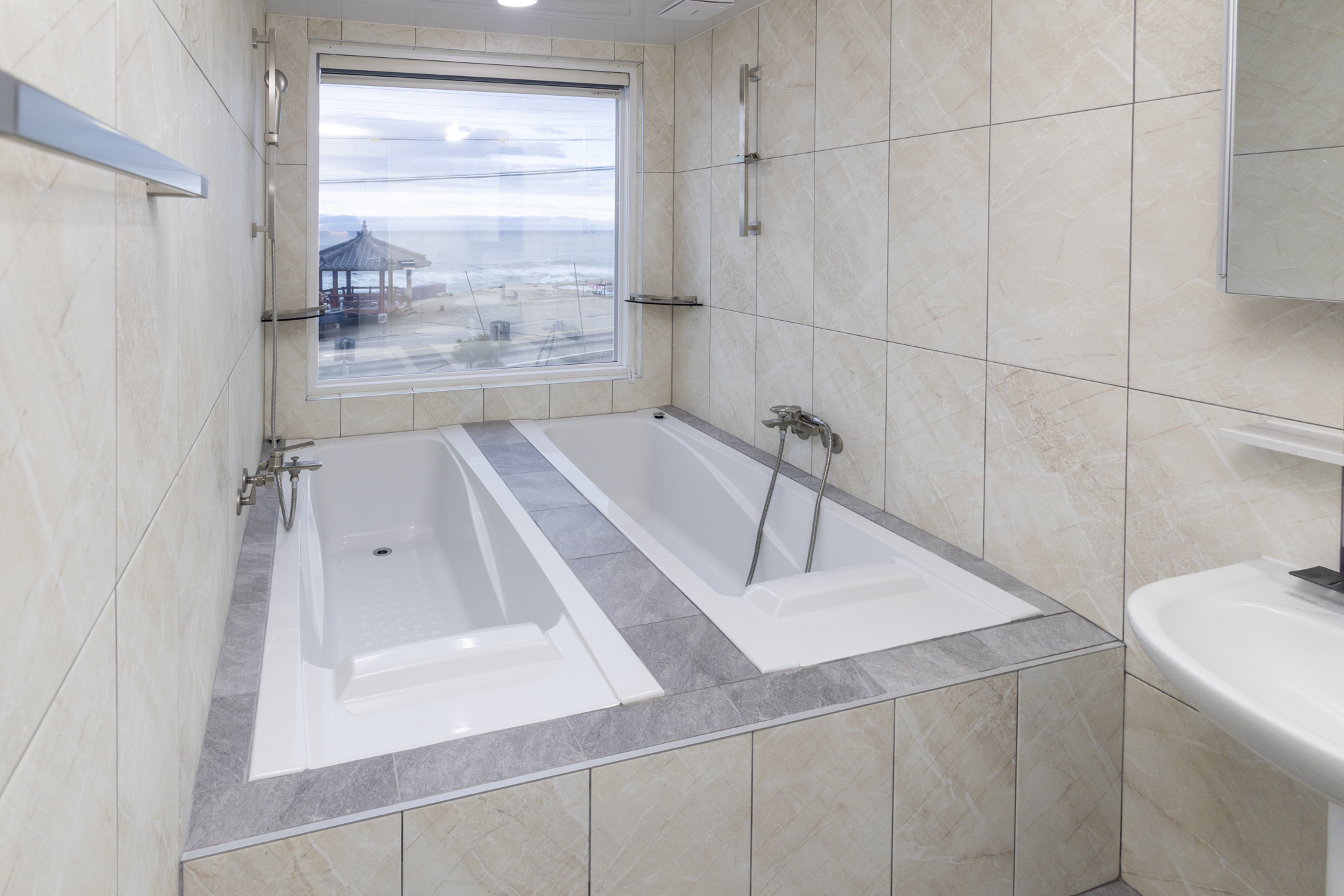 2층 파노라마 오션뷰 + 1인 욕조 2개